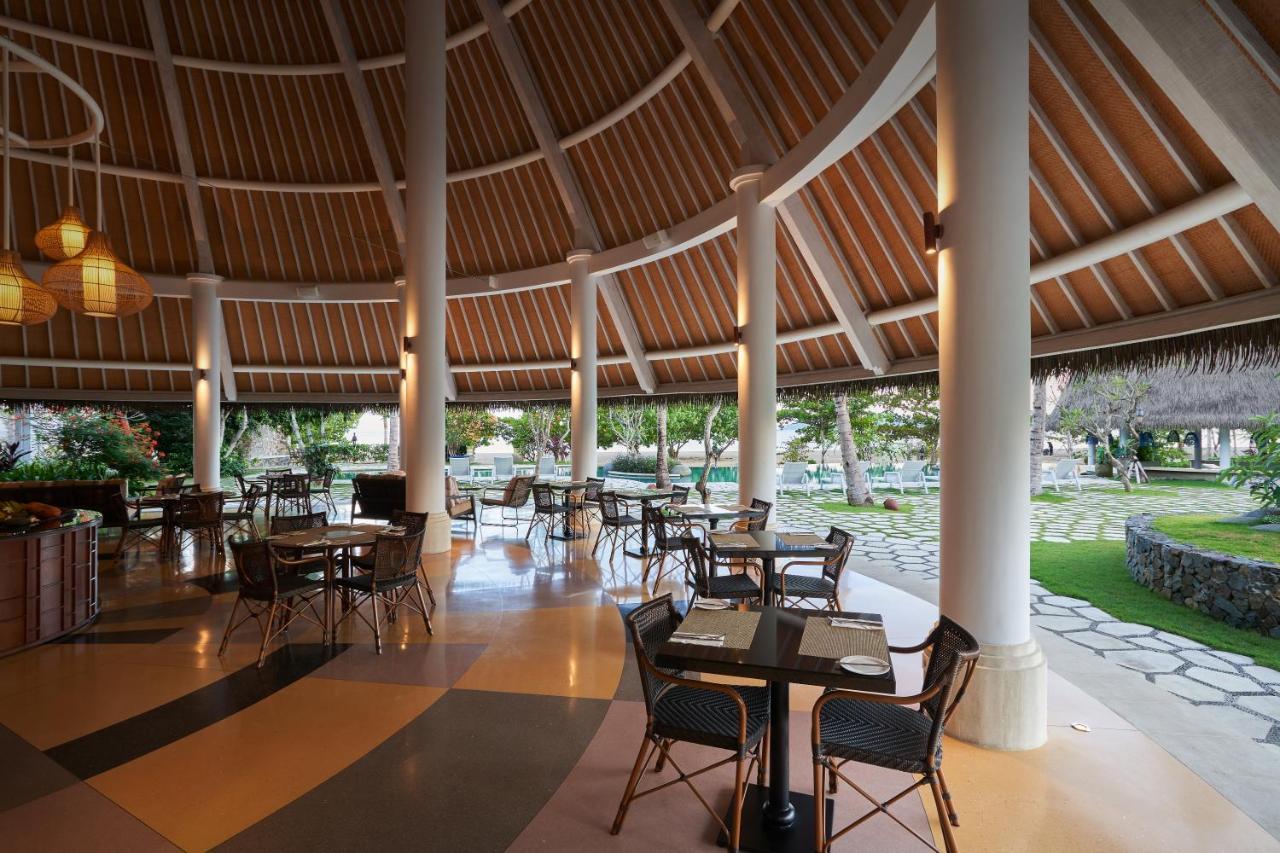 Sudamala Resort, Komodo, Лабуан-Бахо Экстерьер фото The interior of the restaurant