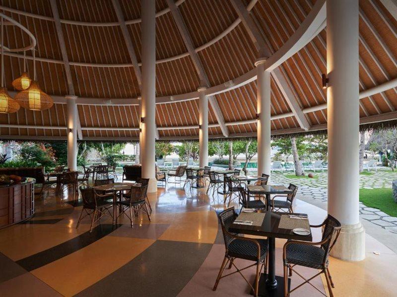 Sudamala Resort, Komodo, Лабуан-Бахо Экстерьер фото The restaurant at the resort