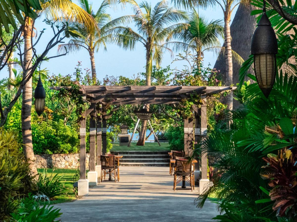 Sudamala Resort, Komodo, Лабуан-Бахо Экстерьер фото The resort's gardens